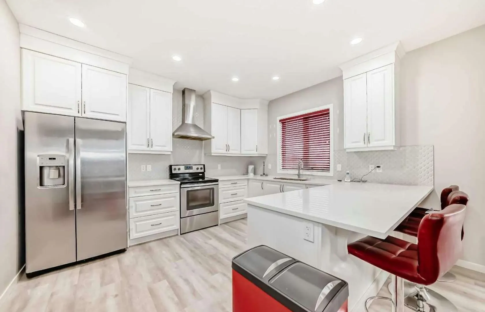 Walden Mount Luxury Villa - Entire 3-Bedroom Home 0*, YYC Canada